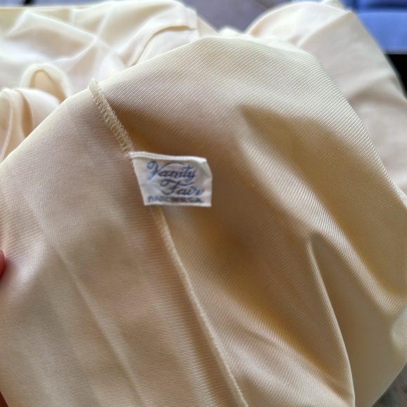 Vintage Vanity fair cream nightgown size 32 - Picture 6 of 12